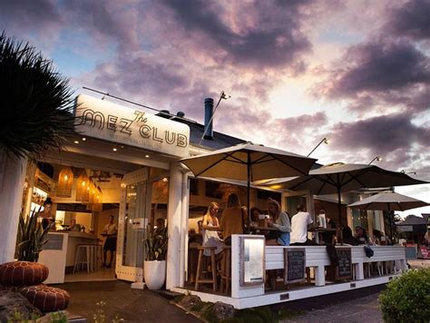 Best restaurants and bars in Byron Bay at night.